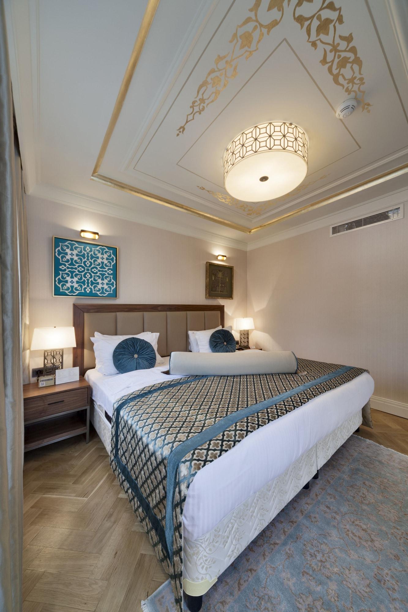 מלון Golden Age Taksim 4*