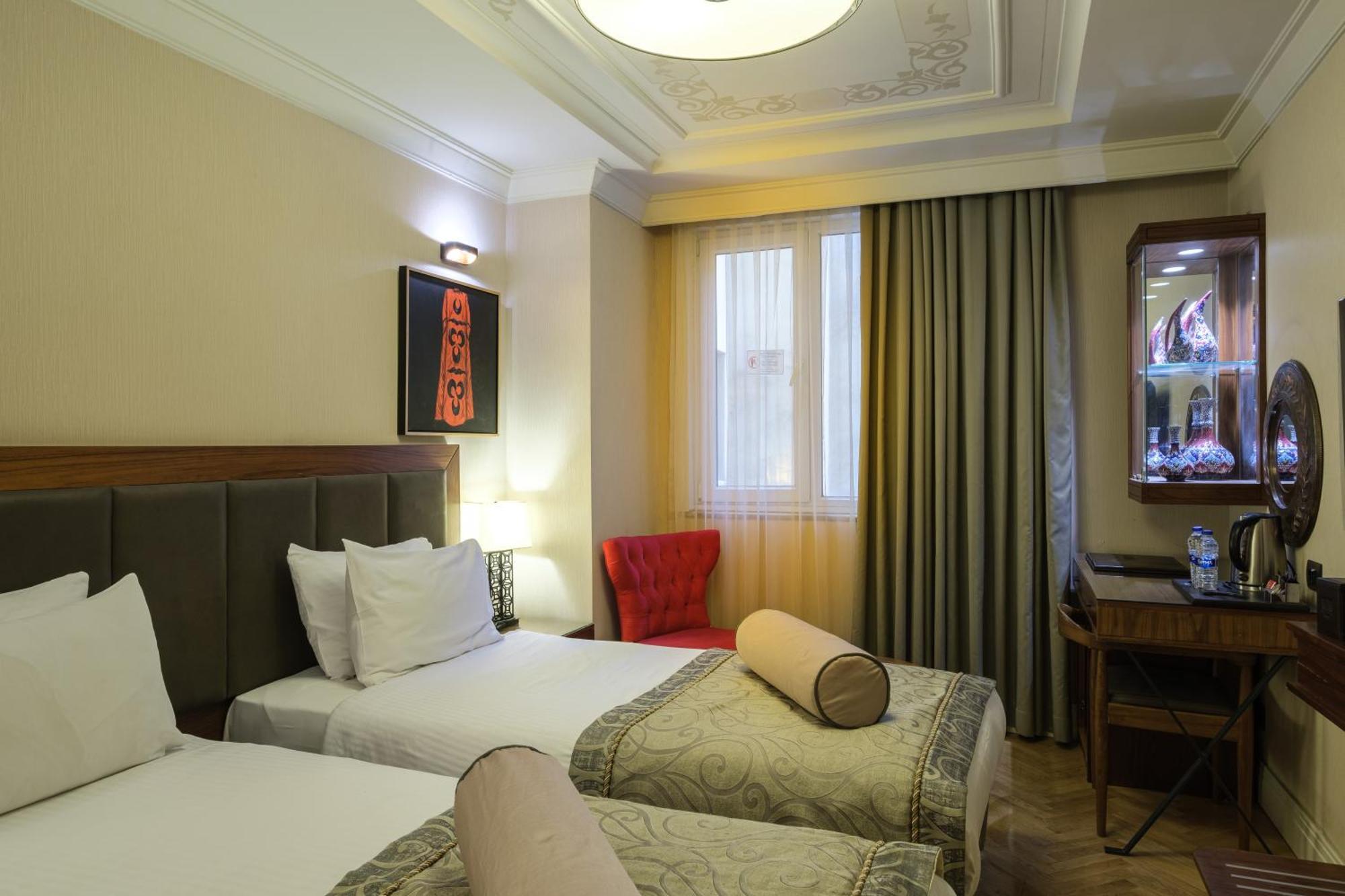 מלון Golden Age Taksim 4*